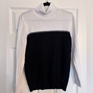 Calvin Klein Long-Sleeved Turtle Neck Sweater (Size L)